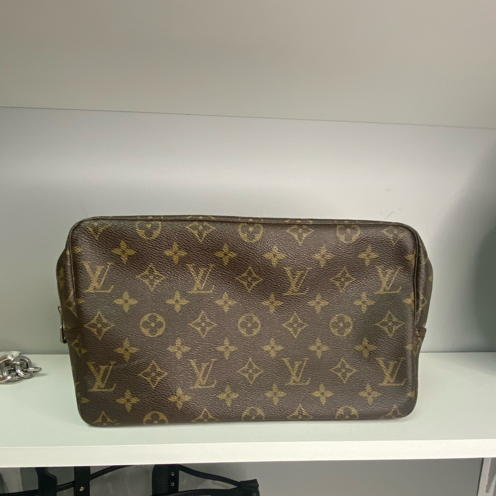 Vintage Louis Vuitton Monogram Trousse 28 - Picture 2 of 9